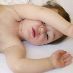 Cách xử lý tình trạng nổi mẩn ngứa vào ban đêm ở trẻ mà các mẹ cần biết