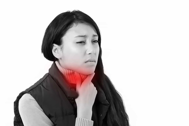 Nguyên nhân và cách điều trị triệu chứng bị nghẹn ở cổ họng và ợ hơi