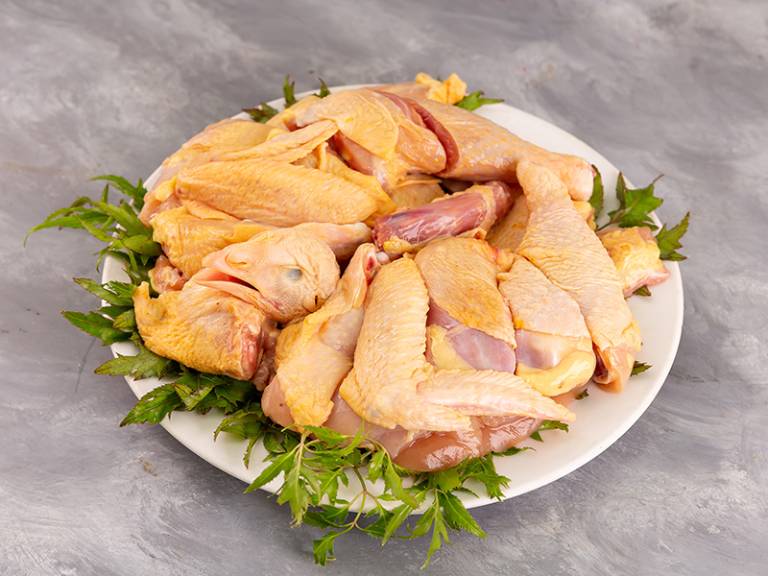 Thịt gà có thể gây phù nề niêm mạc, khiến các triệu chứng của bệnh trĩ nghiêm trọng hơn