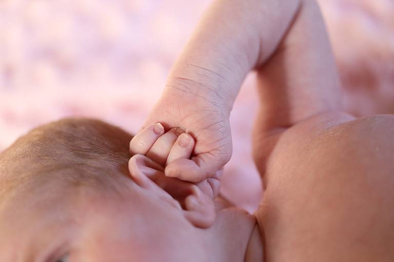 Chàm vành tai ở trẻ sơ sinh nguy hiểm không?
