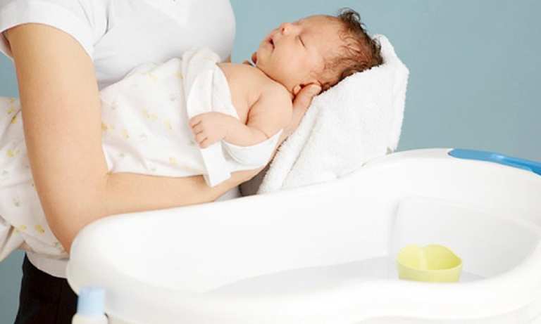 Dầu gội trị viêm da tiết bã trẻ sơ sinh loại nào tốt nhất?