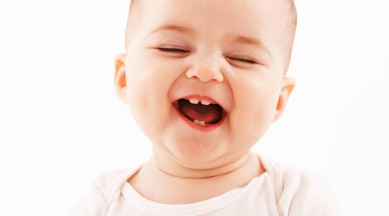 Biểu hiện nhận biết răng mọc lệch ở trẻ