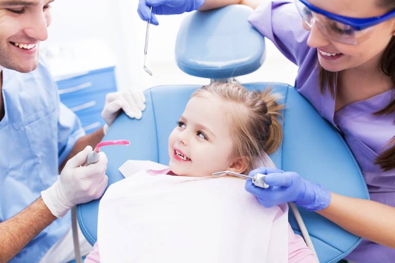 Cần làm gì khi răng trẻ bị mọc lệch?