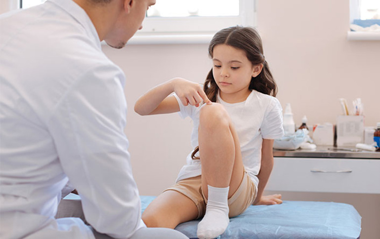 Nguyên nhân và phương pháp điều trị bệnh Tràn dịch khớp gối ở trẻ em