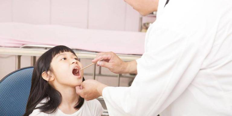 Dấu hiệu nhận biết và phương pháp điều trị Viêm họng cấp ở trẻ em