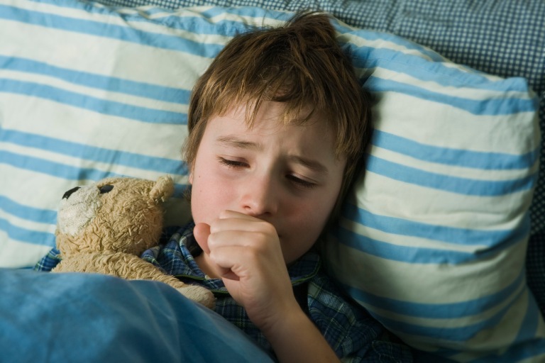 Triệu chứng của bệnh viêm họng hạt ở trẻ em