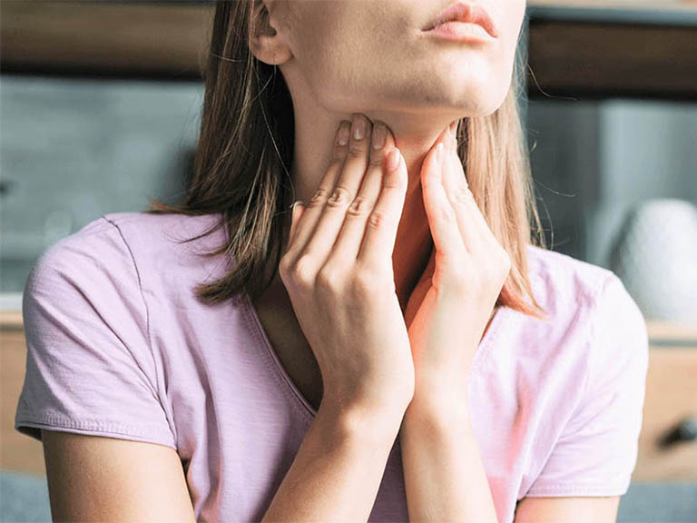 Dấu hiệu nhận biết và phương pháp điều trị Viêm họng nổi hạch ở cổ