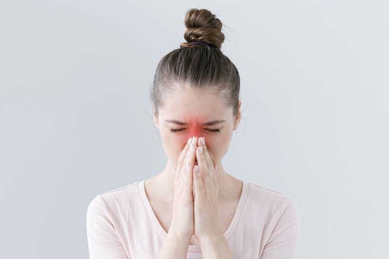 Người bệnh viêm xoang bị sốt là do đâu?