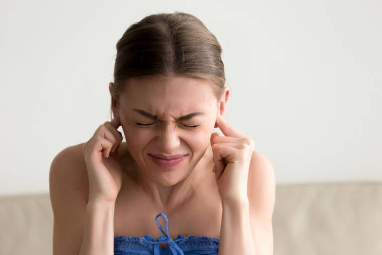 Giải đáp thắc mắc: Viêm xoang gây ù tai có nguy hiểm không?